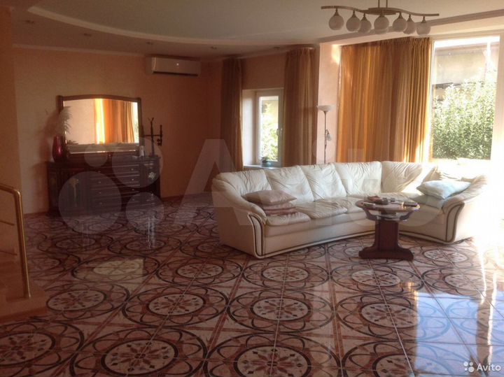 Коттедж 336 м² на участке 6,5 сот.