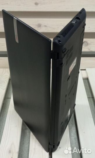 Ноутбук Packard Bell PEW91 i3/3GB/320GB/HD5470