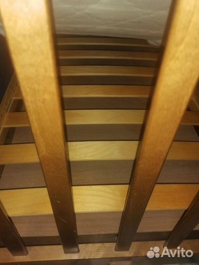 Детская кроватка с маятником и ящиком