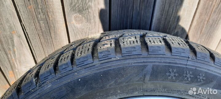 Dunlop SP Winter Ice 02 215/50 R17