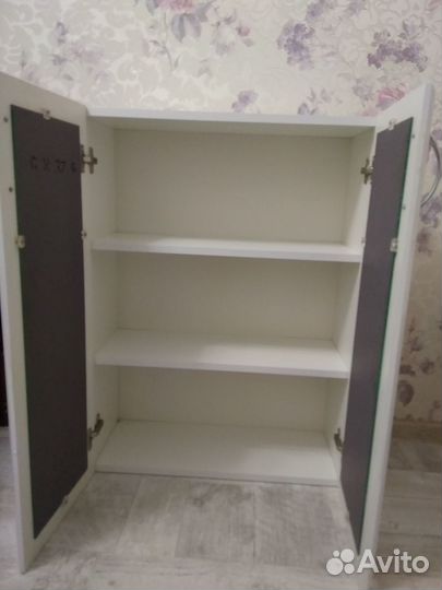Шкаф настенный с зеркалами для ванной