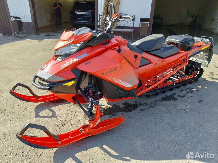 Снегоход BRP Summit G4