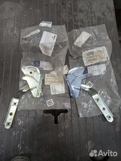 Петли капота Mercedes-Benz Vito/Viano W639