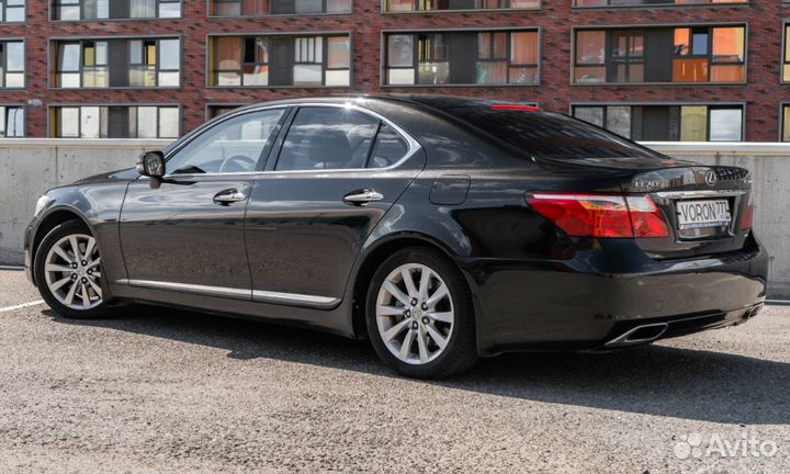 Аренда Lexus LS IV рестайлинг (2009—2012) от одной минуты в Москве