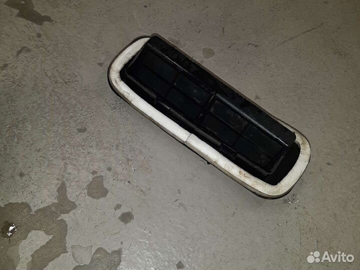 Клапан вентиляционный правый Ваз 2112