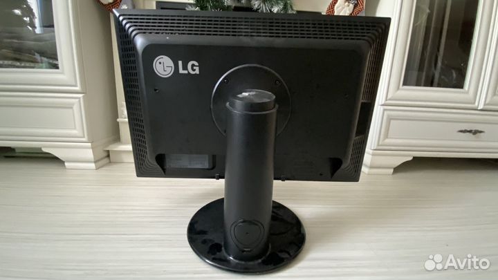 Монитор LG flatron 24
