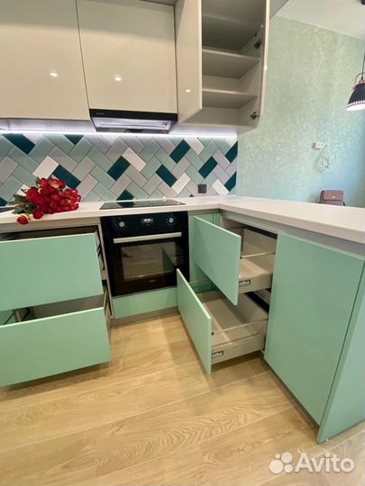 Кухня на заказ под потолок