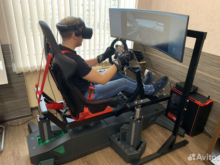 Гоночный симулятор GameStul с подвижной платформой