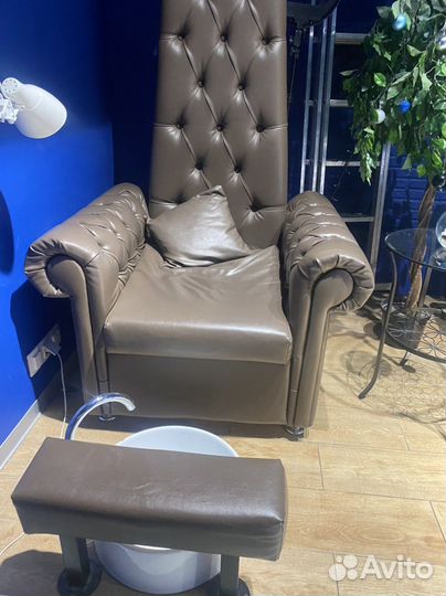 Кожанное кресло педикюрное
