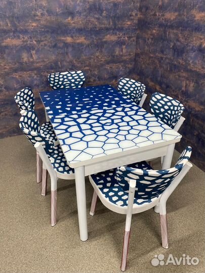 Кухонный стол и стулья комплект