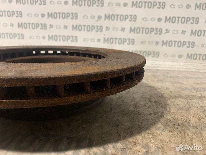 Тормозной диск передний левый Toyota Hilux 2.5 D4D