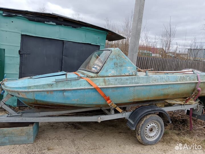 Лодка Обь