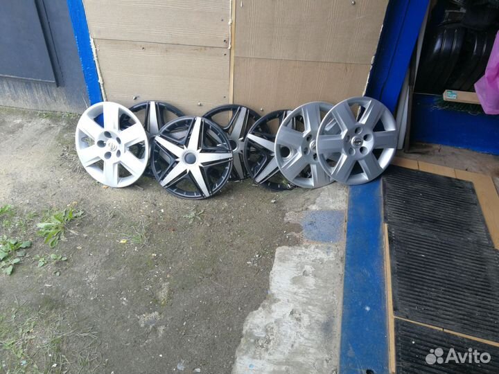 Колпаки на колеса, три на ниссан