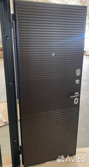 Дверь входная металлическая