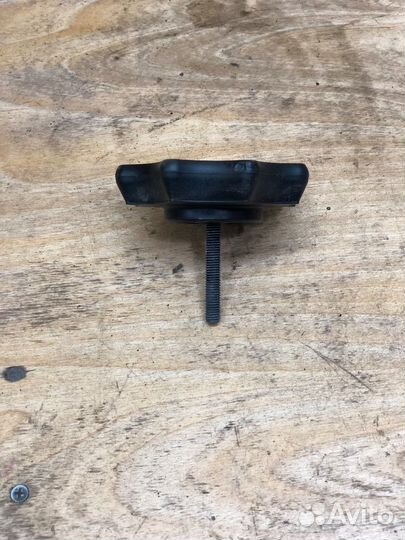 Крепление запасного колеса Volkswagen Polo sedan