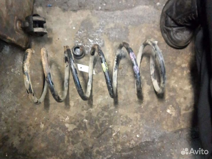 Hyundai accent Пружина передний