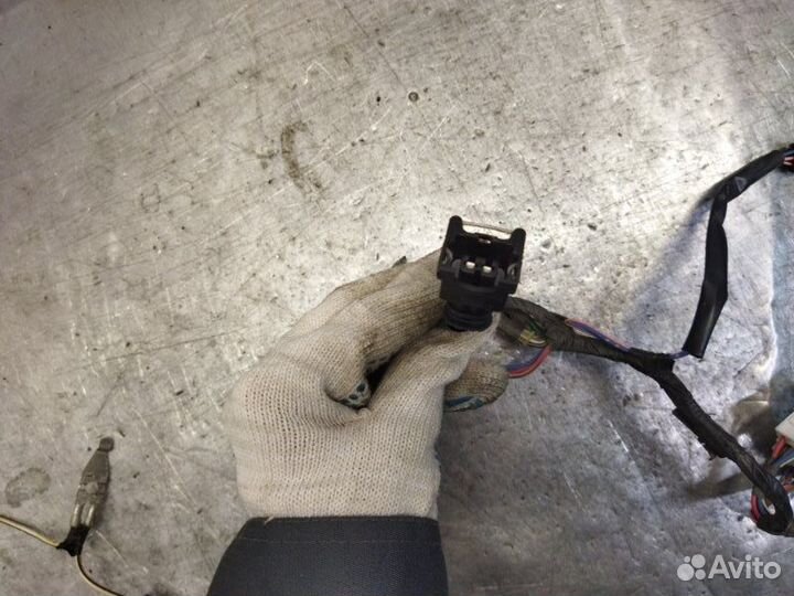 Проводка двери багажника Toyota Corolla E12