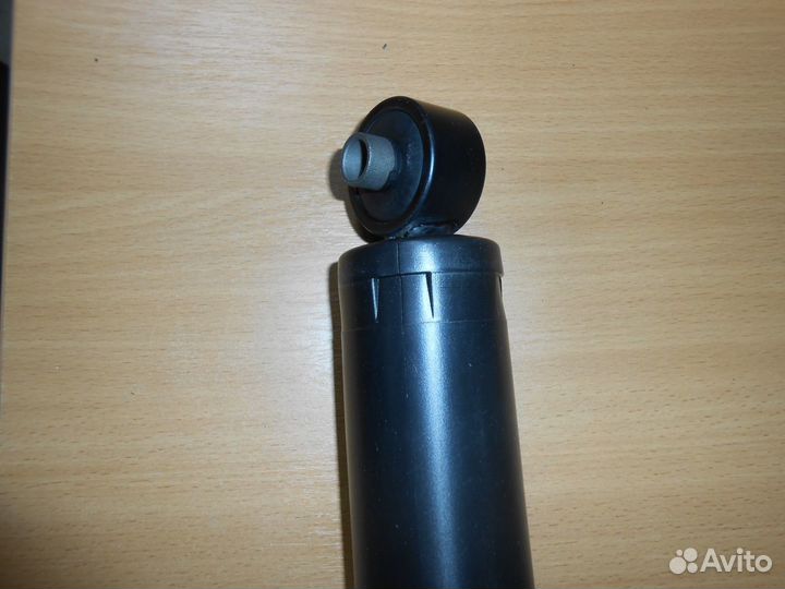 Амортизатор задний (стойка) Хендай Солярис / Рио