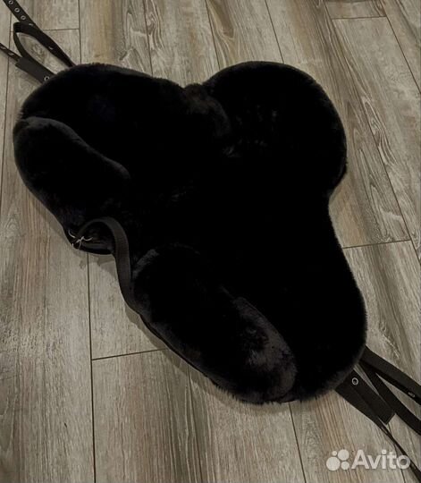 Меховое седло на лошадь