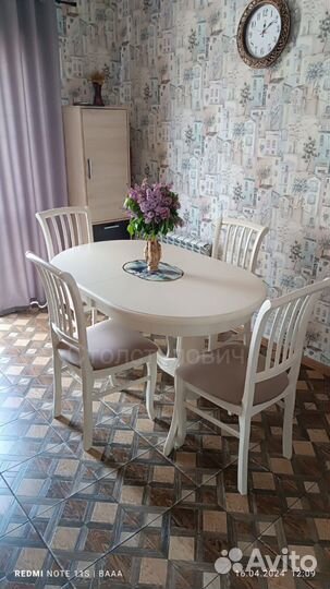 Стол и стулья