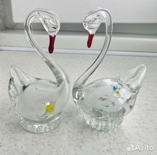 Стеклянные лебеди