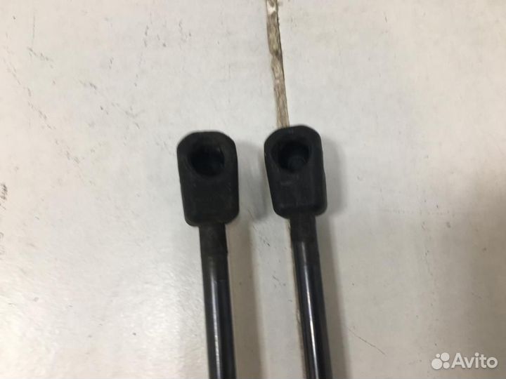 Амортизатор двери багажника Volkswagen Tiguan 5N1