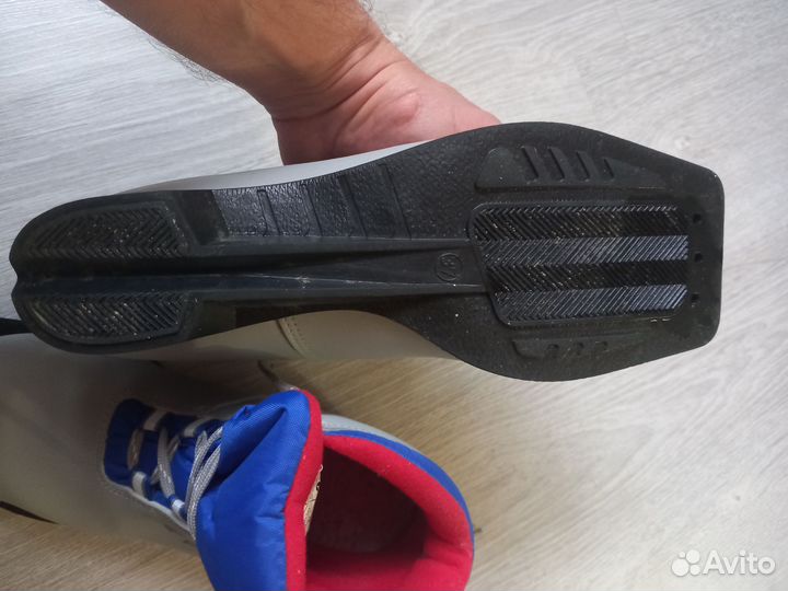 Лыжные ботинки