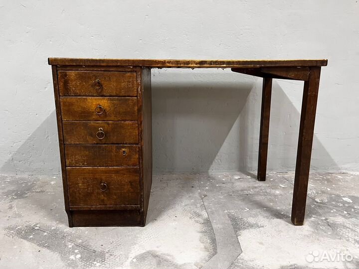 Старинный письменный стол