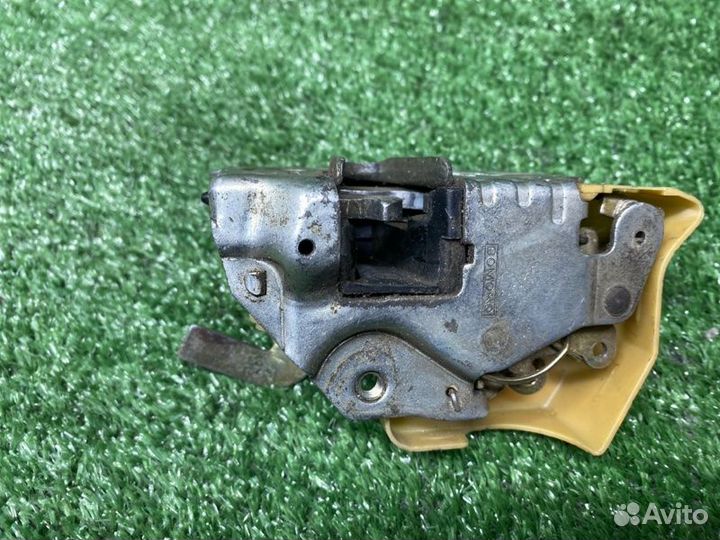 Замок двери передний левый Mercedes-Benz E W124