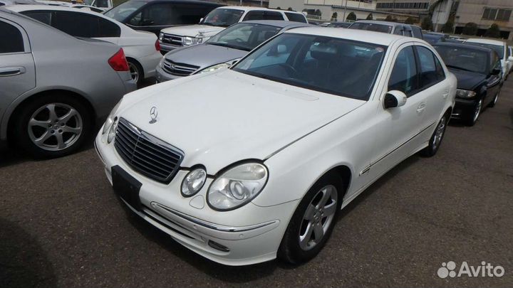 Двери белые Мерседес Е211 из Японии