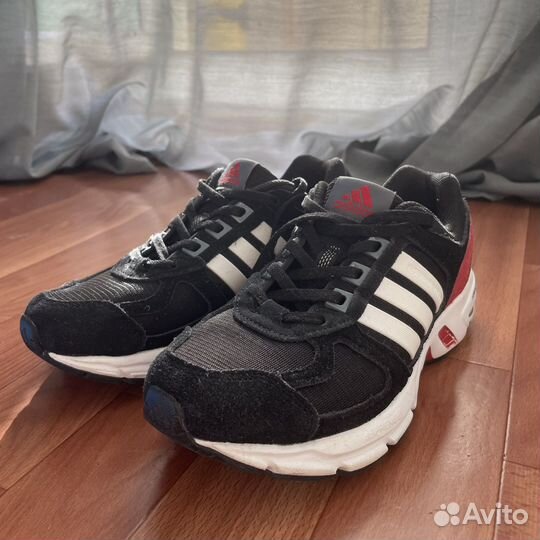 Черные кроссовки Adidas 37 (куплены в Дубае)
