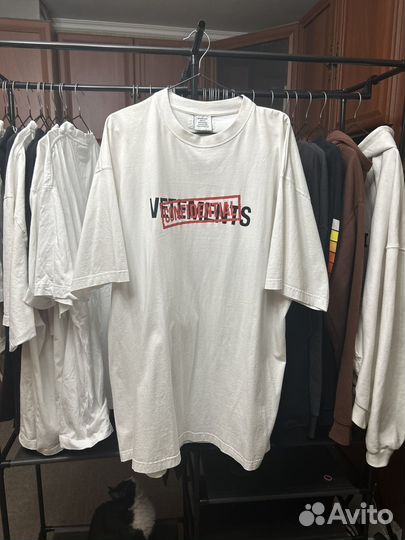 Футболка vetements confidential
