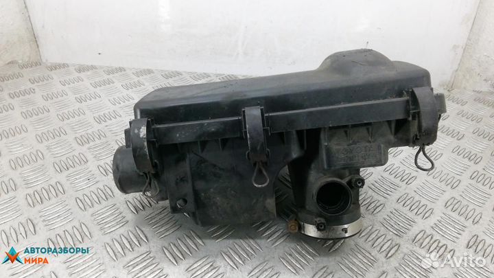 Корпус воздушного фильтра Toyota Prius 2 2006