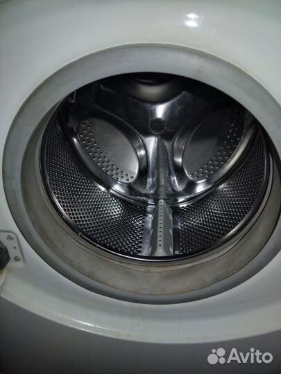 Продам стиральную машинку бу. подтекает