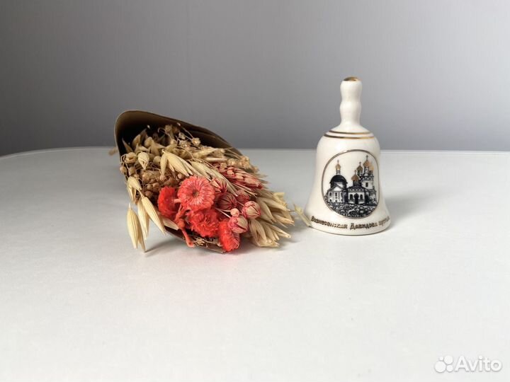 Фарфоровый колокольчик белый Давидова Пустынь