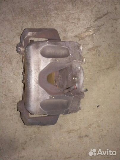 Суппорт передний правый Mercedes-Benz E-Class W212