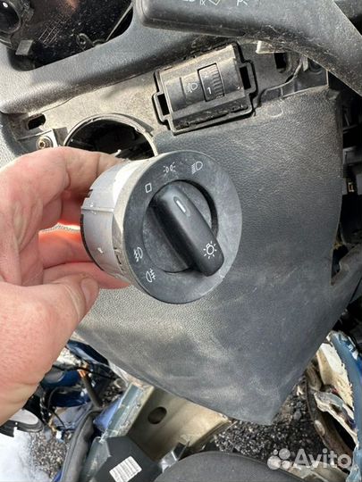 Переключатель света фар Skoda Yeti 1 2015