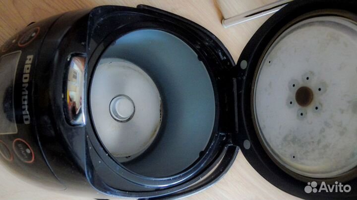 Мультиварка redmond RMC-03 в отл. состоянии