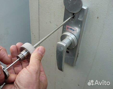 Вскрытие ремонт замена замков