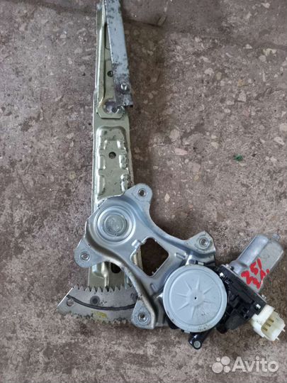 Стеклоподьемник задний Nissan Murano z51