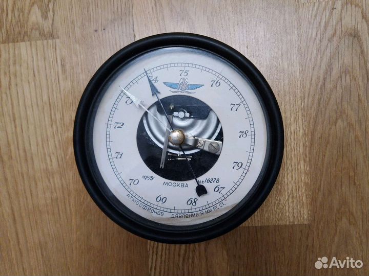Старинный барометр