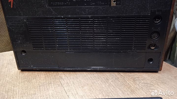 К Радиоприемнику Океан-209 крышка для батареек