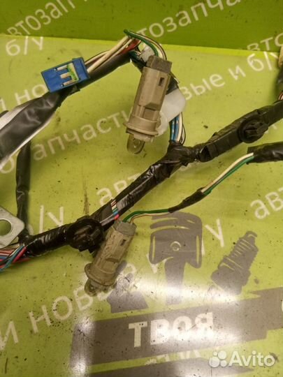 Коса Багажника Toyota Matrix 1ZZ-FE 2003Г.в