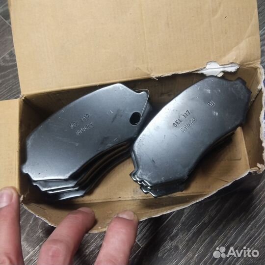 Колодки тормозные передние Mitsubishi MK529355