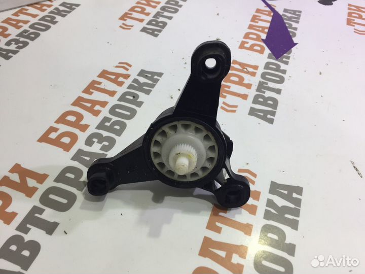 Шкода Стеклоподъемник задний левый (механический)