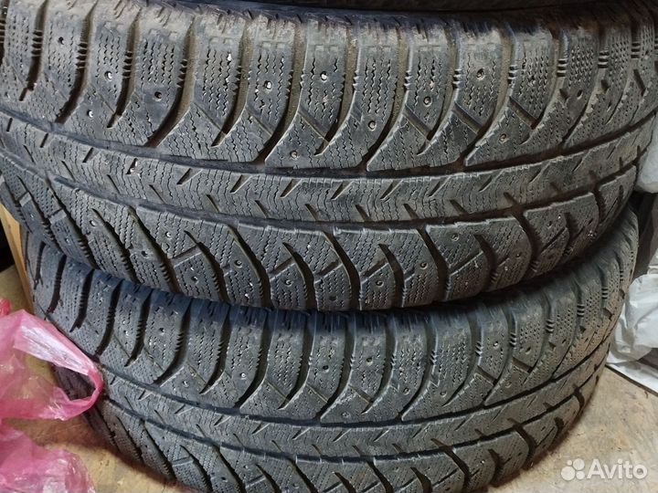 Bridgestone Ice Cruiser 7000 275/65 R17 119T