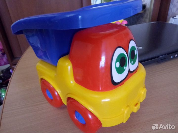 Грузовик самосвал