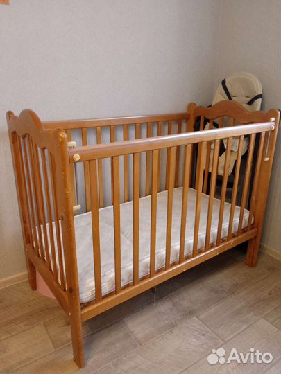 Детская кроватка с матрасом