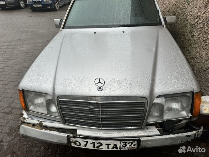 Решетка радиатора, капота на ешку w124 124 / 93-96