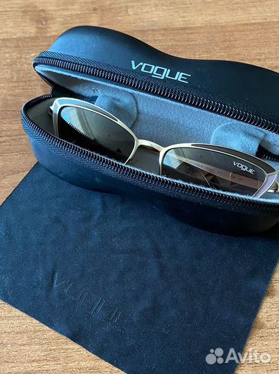 Очки солнцезащитные новые vogue оригинал